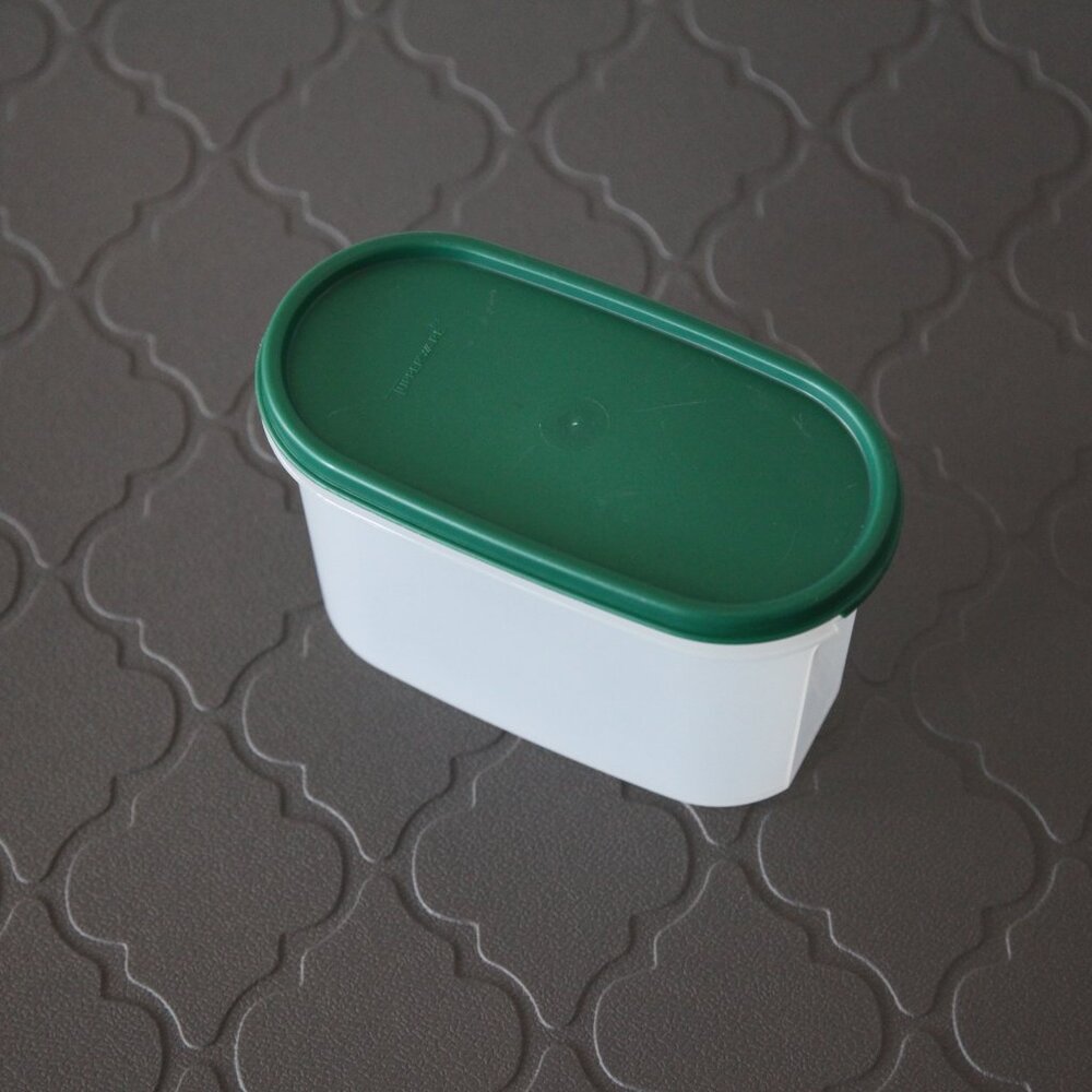 4 3/4 cups Tupperware Container - Picture 3 of 10
